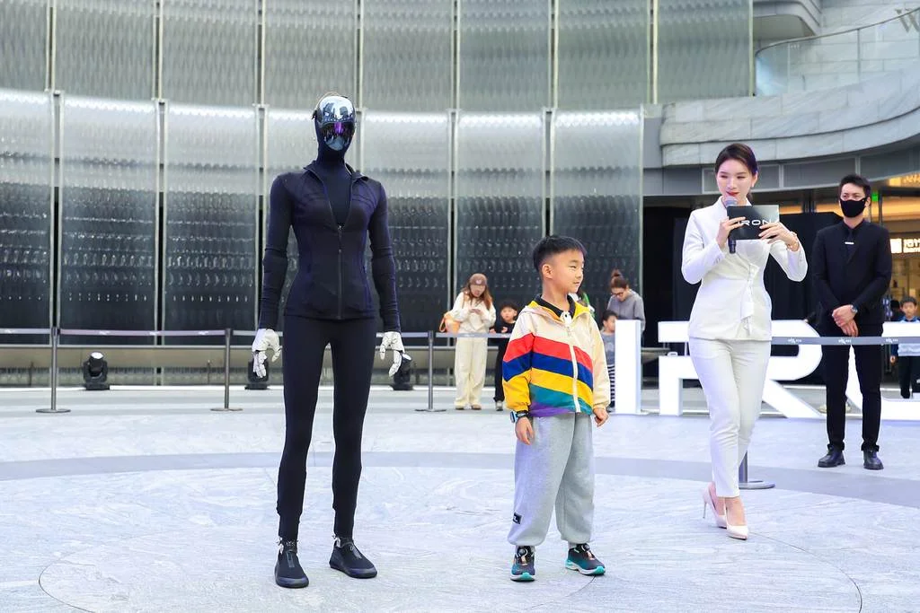 Xpeng Iron Hits the Catwalk: Humanoid Prototype Makes Surprise Debut in Shenzhen