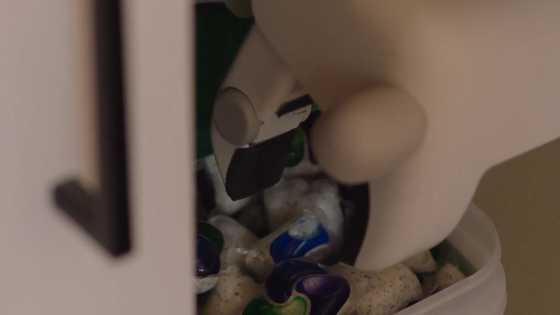 Sunday Robotics' Second Teaser Reveals a Key Bet: A Simple Gripper Powered by a 'Full Stack' Brain