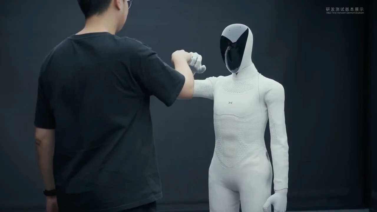 XPENG IRON gesture interaction demo